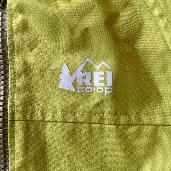 Boys REI rain jacket - Picture 3 of 5